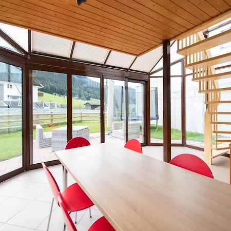 Apartment Agrimonia - 5,5-zi Duplex Bis 9 Personen Mit Eigenem Garten Davos